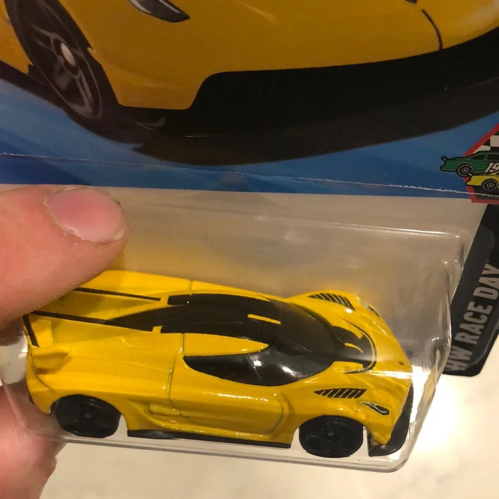Koenigsegg Jesko Toy Car - Picture 3 of 7